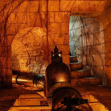 Ancien aqueduc des eaux de Rungis ou aqueduc Médicis également sur communes de Rungis, Arcueil, Fresnes, Cachan, LHay-les-Roses, Gentilly, dans le Val-de-Marne