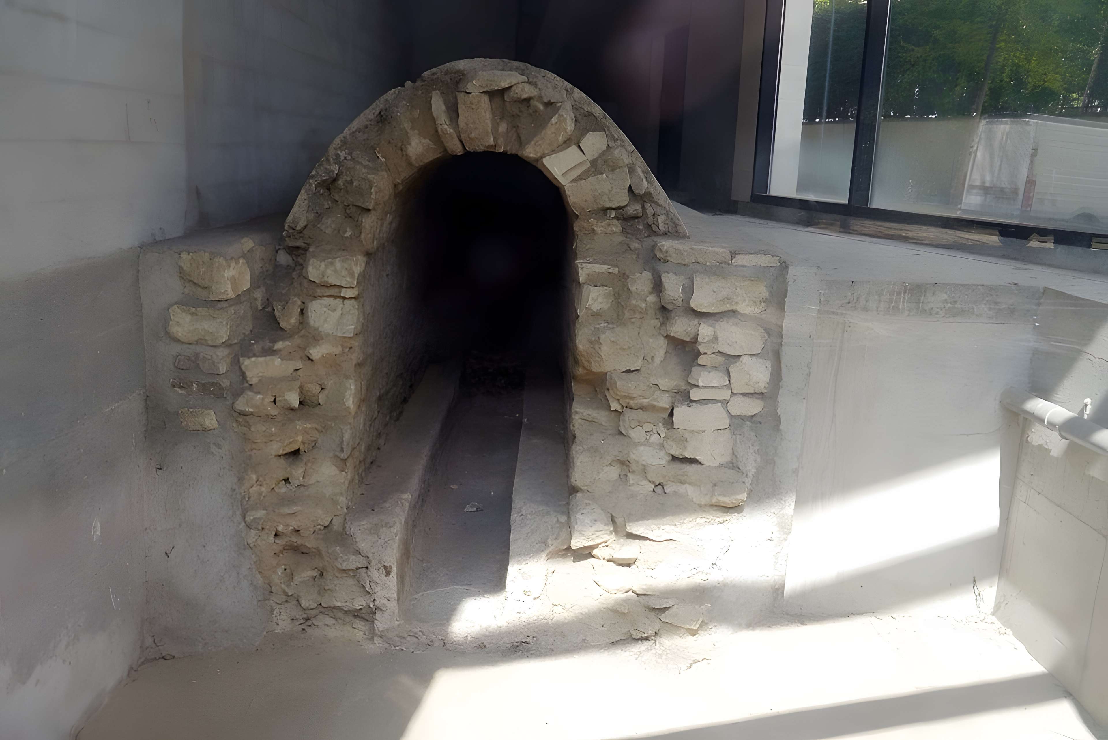 Ancien aqueduc des eaux de Rungis ou aqueduc Médicis (également sur communes de Rungis, Arcueil, Fresnes, Cachan, L'Hay-les-Roses, Gentilly, dans le Val-de-Marne)