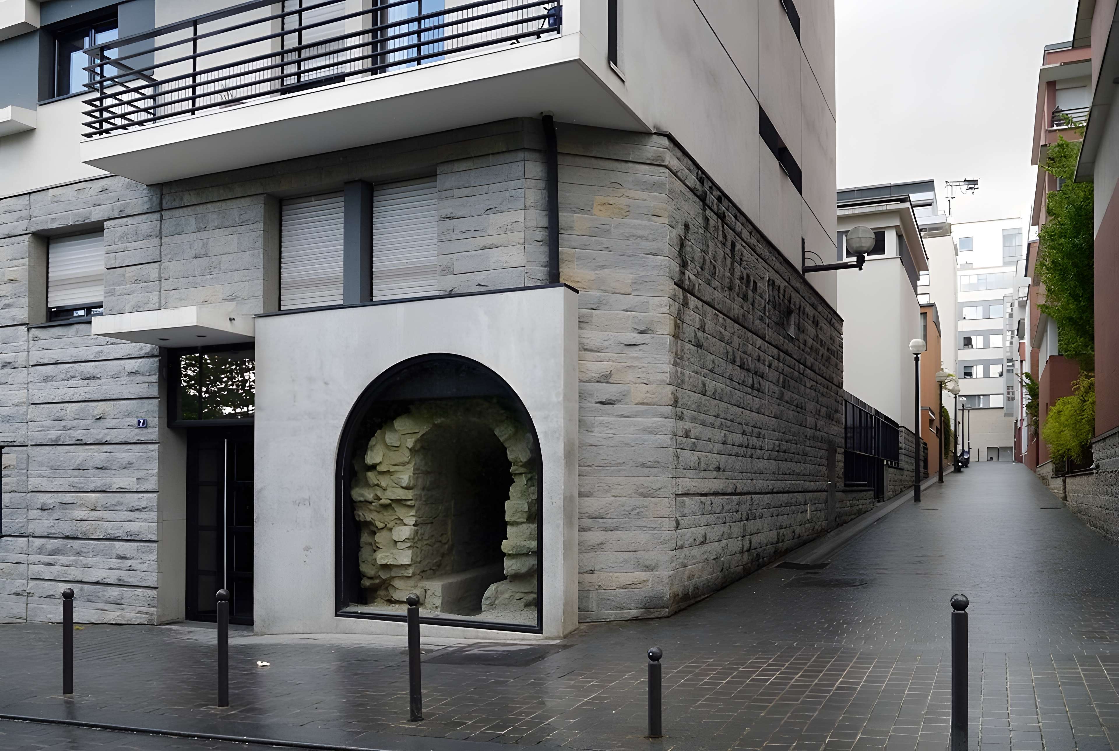 Ancien aqueduc des eaux de Rungis ou aqueduc Médicis (également sur communes de Rungis, Arcueil, Fresnes, Cachan, L'Hay-les-Roses, Gentilly, dans le Val-de-Marne)