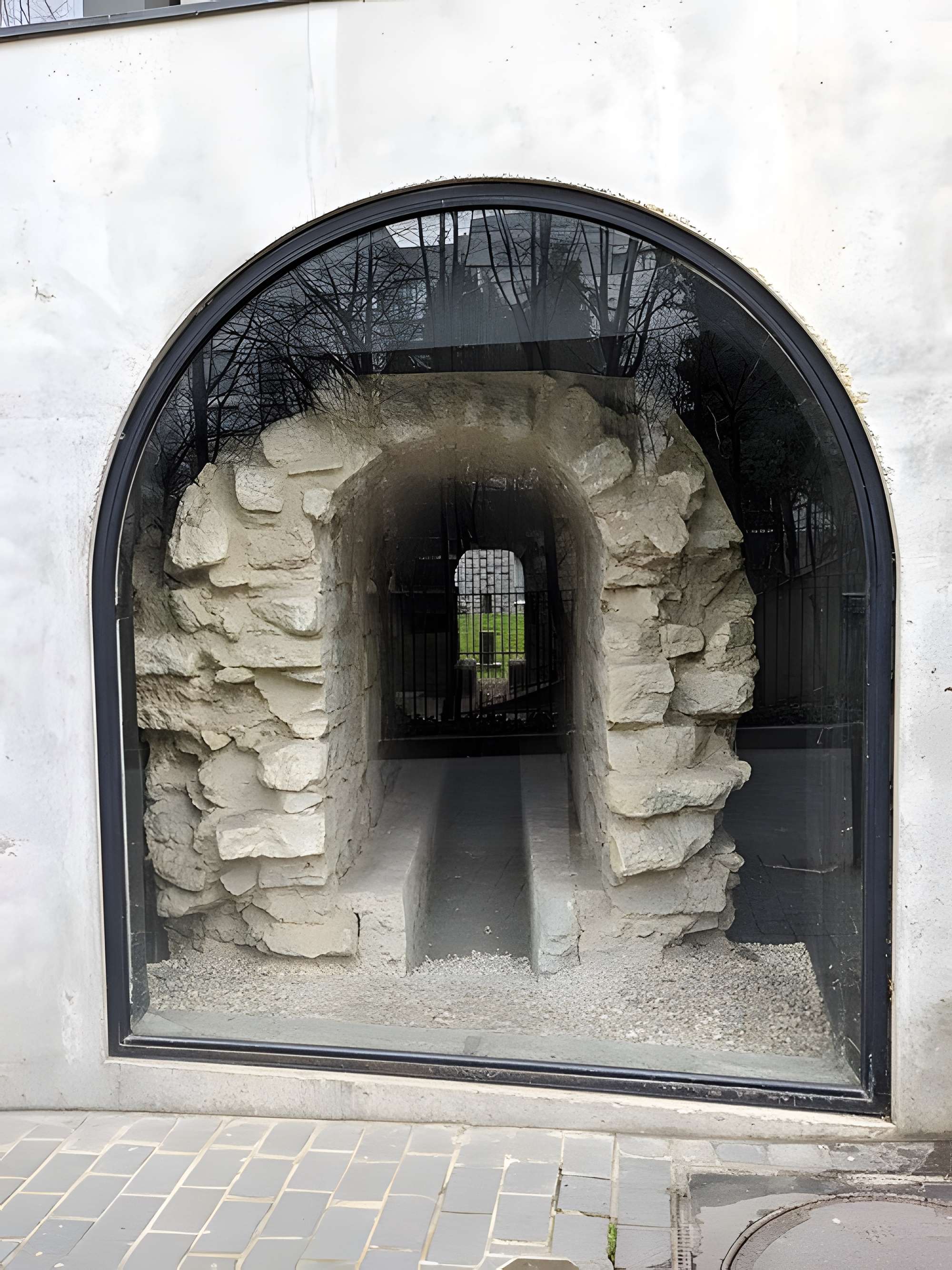 Ancien aqueduc des eaux de Rungis ou aqueduc Médicis (également sur communes de Rungis, Arcueil, Fresnes, Cachan, L'Hay-les-Roses, Gentilly, dans le Val-de-Marne)