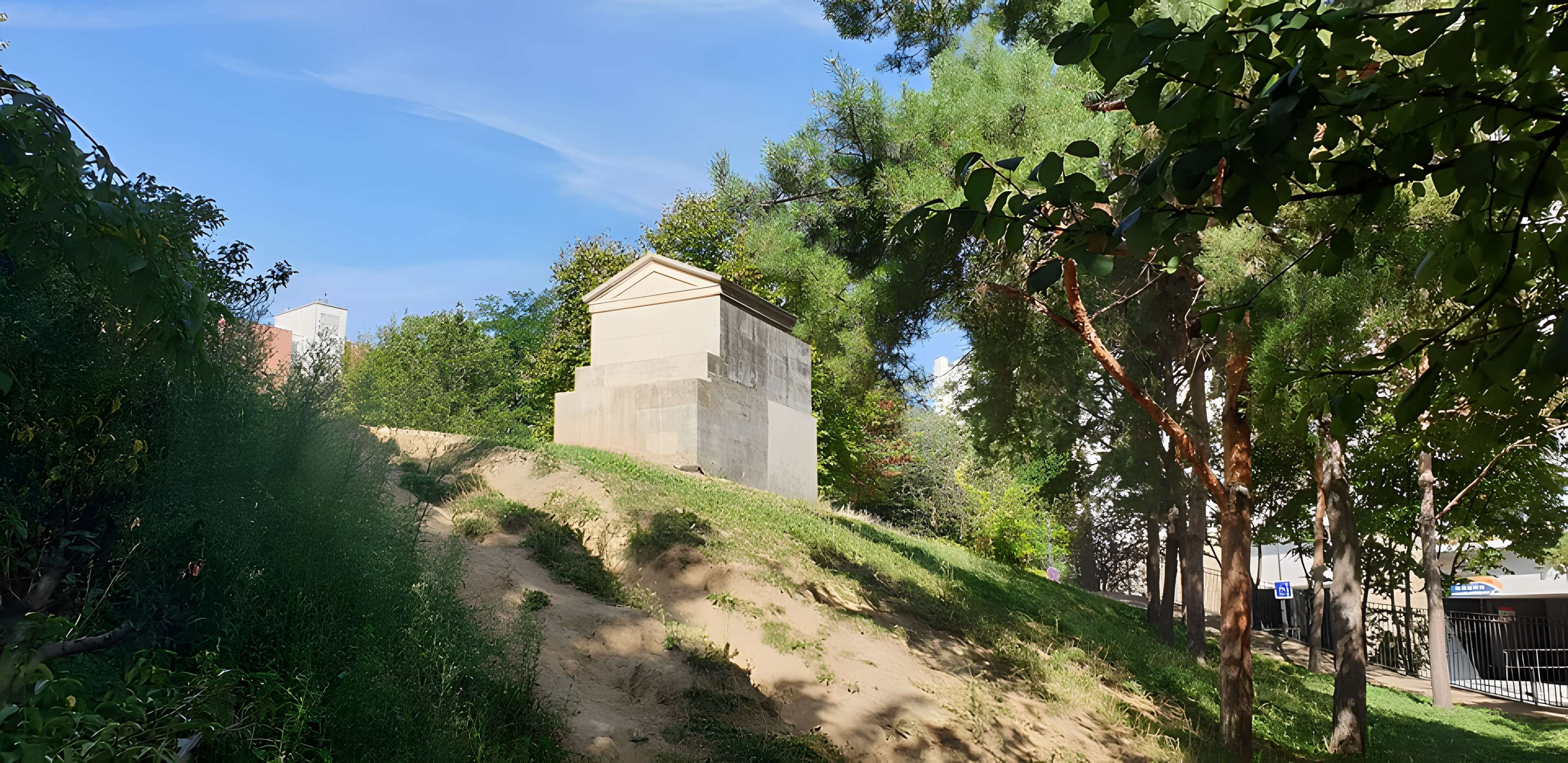 Ancien aqueduc des eaux de Rungis ou aqueduc Médicis (également sur communes de Rungis, Arcueil, Fresnes, Cachan, L'Hay-les-Roses, Gentilly, dans le Val-de-Marne)