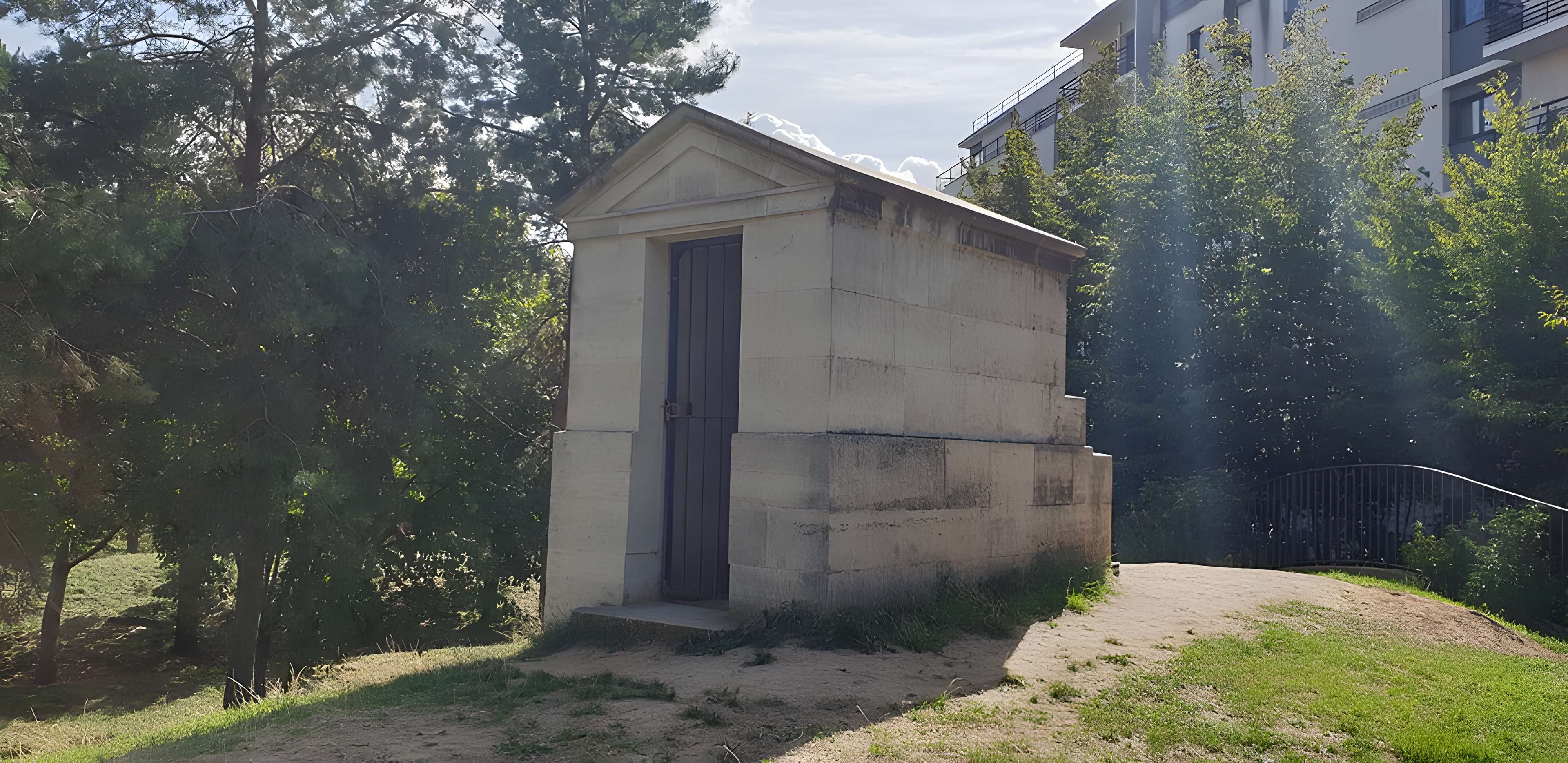 Ancien aqueduc des eaux de Rungis ou aqueduc Médicis (également sur communes de Rungis, Arcueil, Fresnes, Cachan, L'Hay-les-Roses, Gentilly, dans le Val-de-Marne)