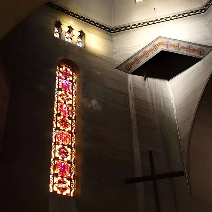 Photo de Chiesa di San Pietro di Chaillot