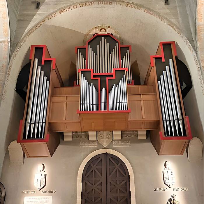 Photo de Chiesa di San Pietro di Chaillot