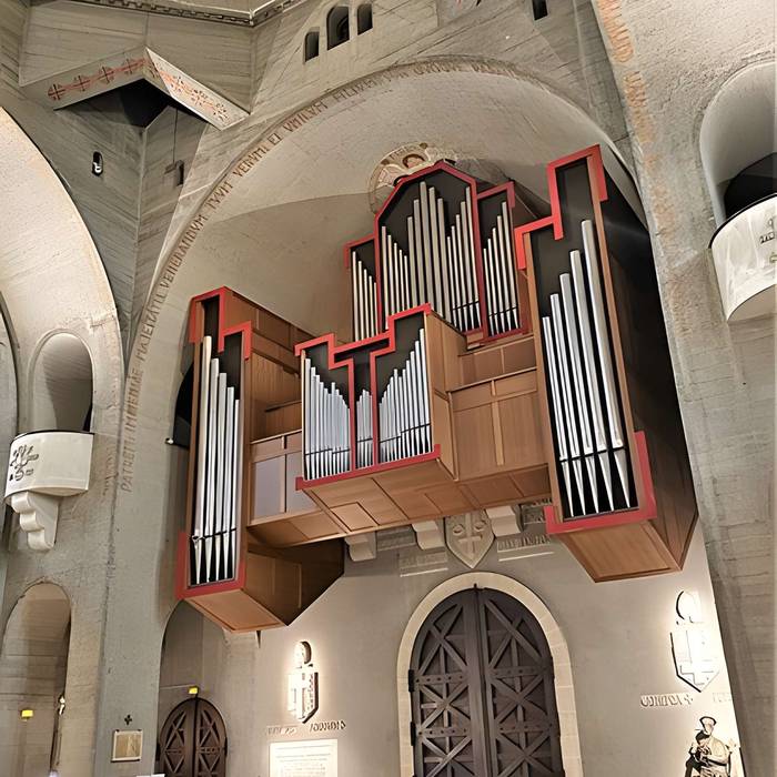 Photo de Chiesa di San Pietro di Chaillot