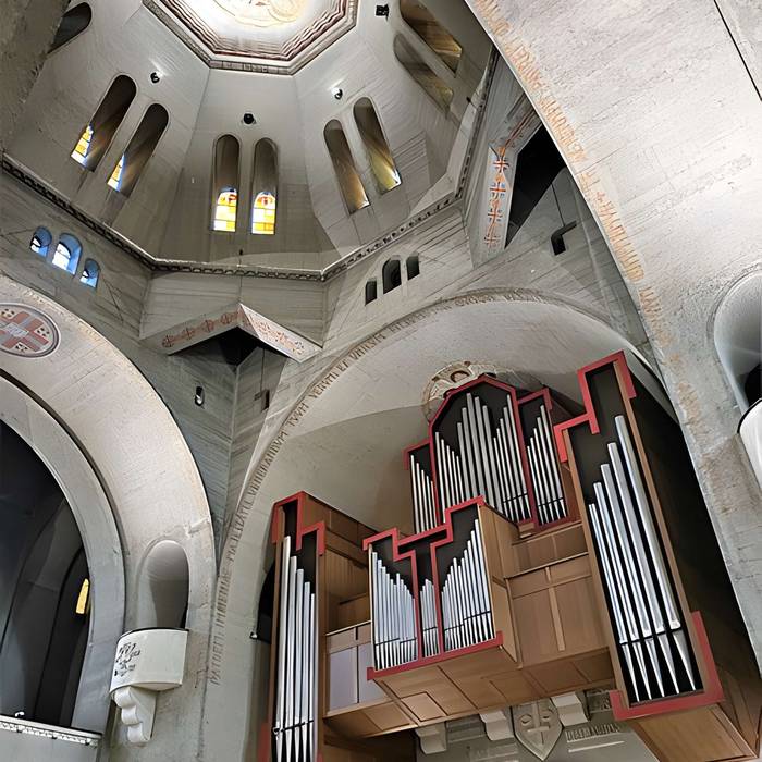 Photo de Chiesa di San Pietro di Chaillot