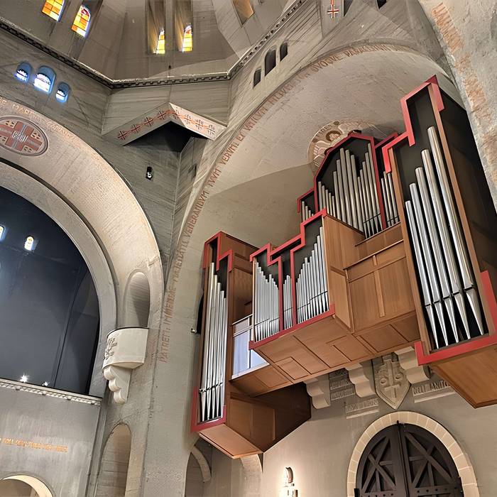 Photo de Chiesa di San Pietro di Chaillot