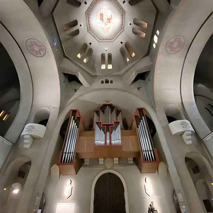 Photo de Chiesa di San Pietro di Chaillot