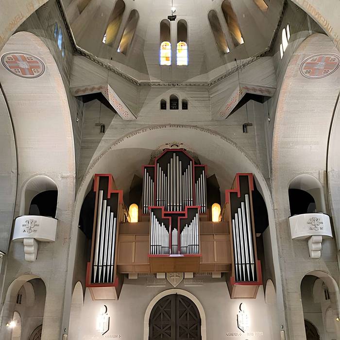 Photo de Chiesa di San Pietro di Chaillot