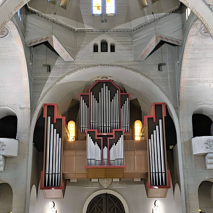 Photo de Chiesa di San Pietro di Chaillot