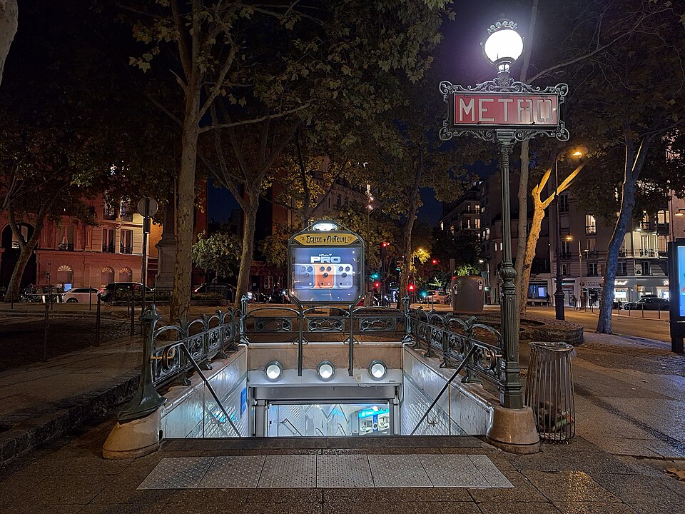 Métropolitain, station Boissière