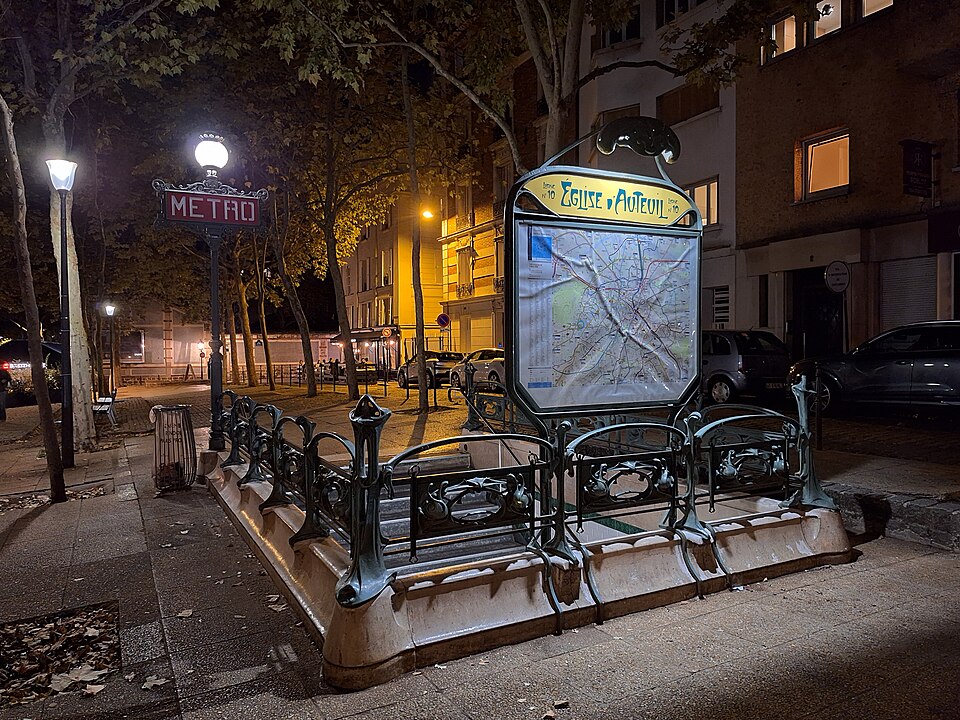 Métropolitain, station Boissière