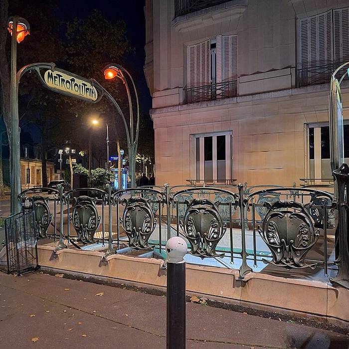 Photo de Metropolitan, stazione di Boissière