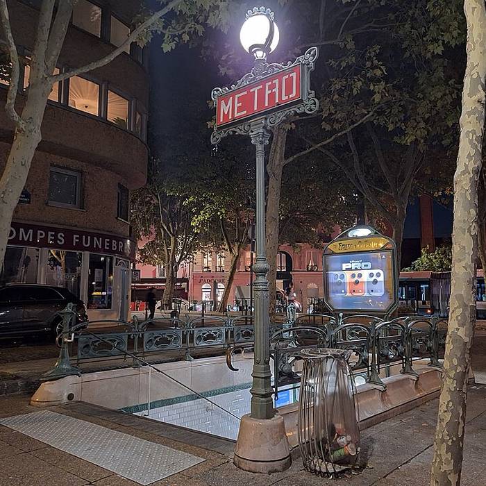 Photo de Metropolitan, stazione di Boissière