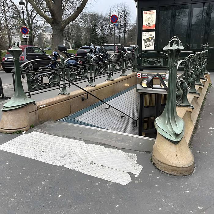 Photo de Metropolitan, stazione di Boissière