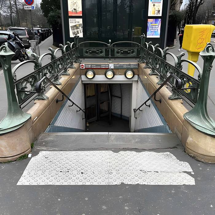Photo de Metropolitan, stazione di Boissière