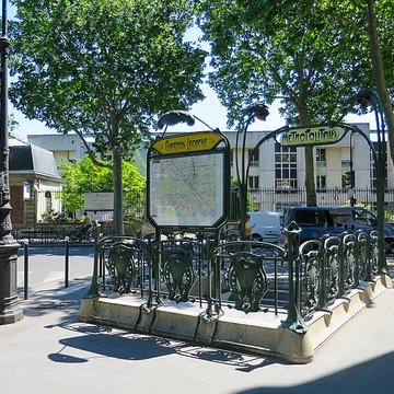 Métropolitain, station Boissière