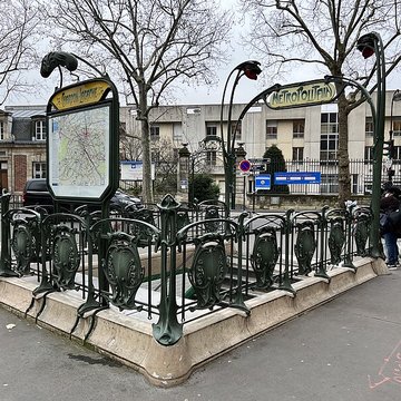 Métropolitain, station Boissière