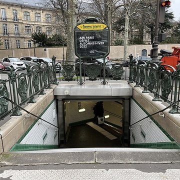 Métropolitain, station Boissière