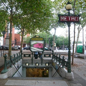 Métropolitain, station Boissière