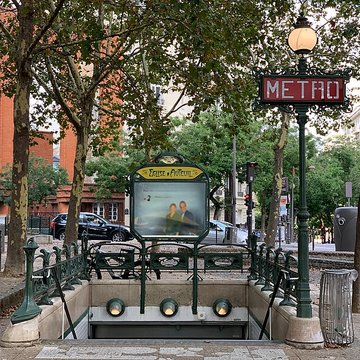 Métropolitain, station Boissière