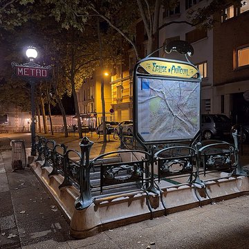 Métropolitain, station Boissière