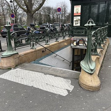 Métropolitain, station Boissière