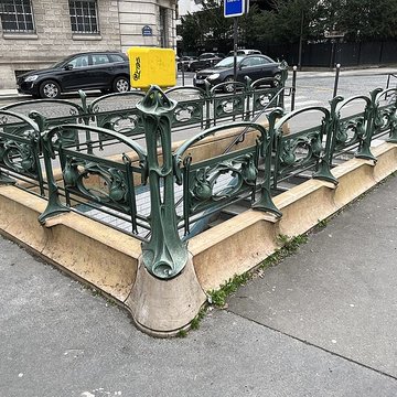 Métropolitain, station Boissière