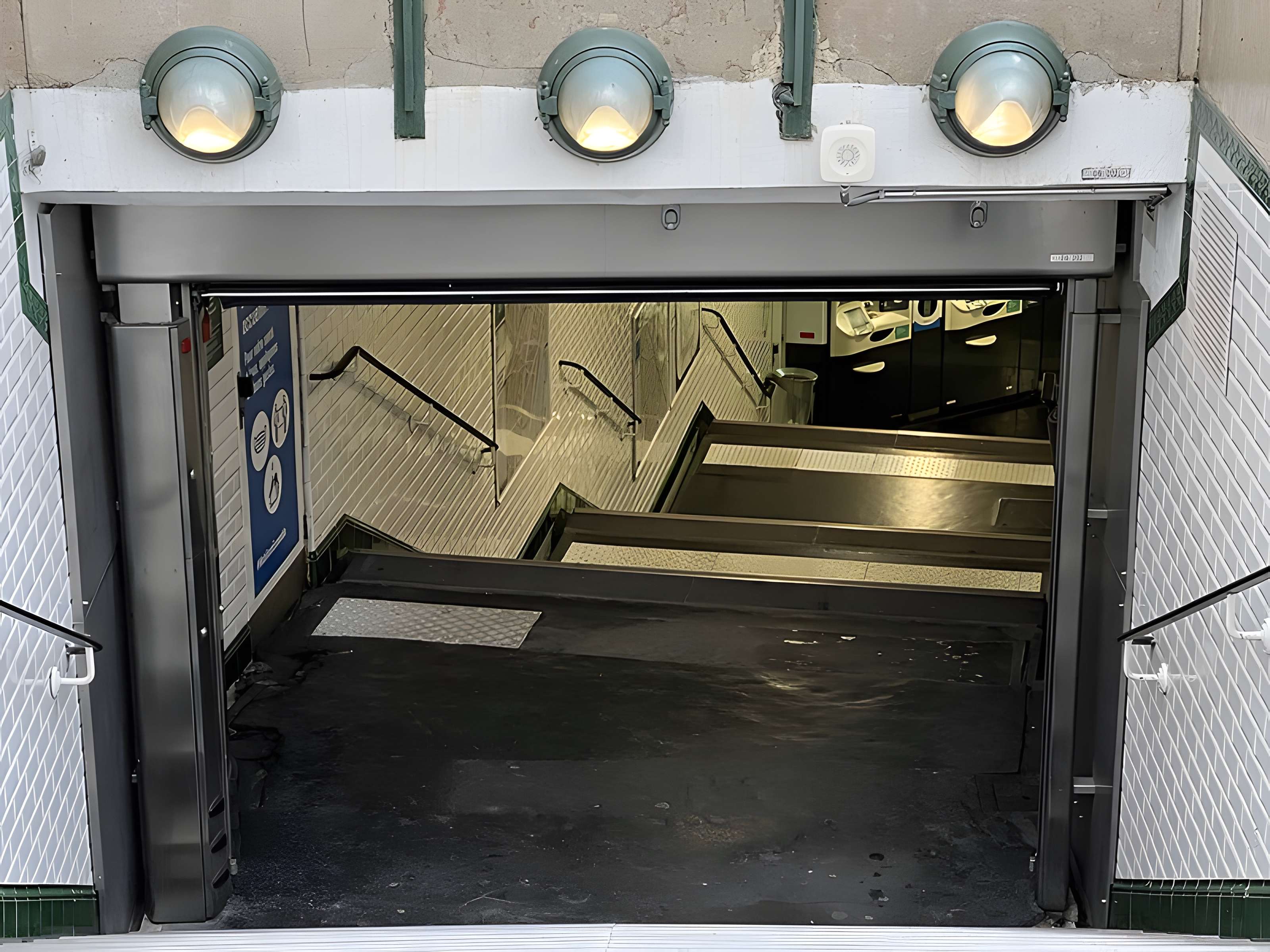 Métropolitain, station Boissière