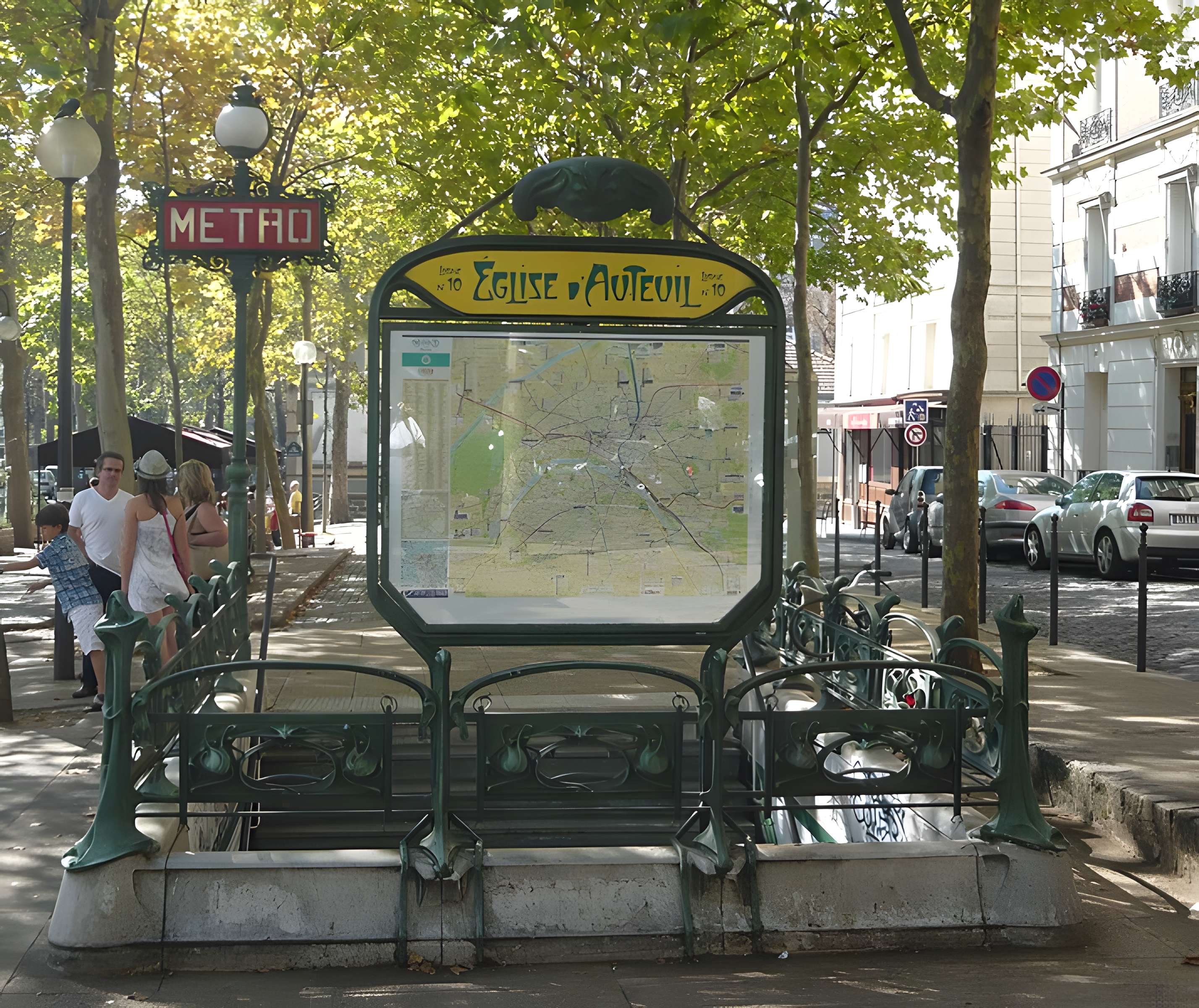 Métropolitain, station Boissière