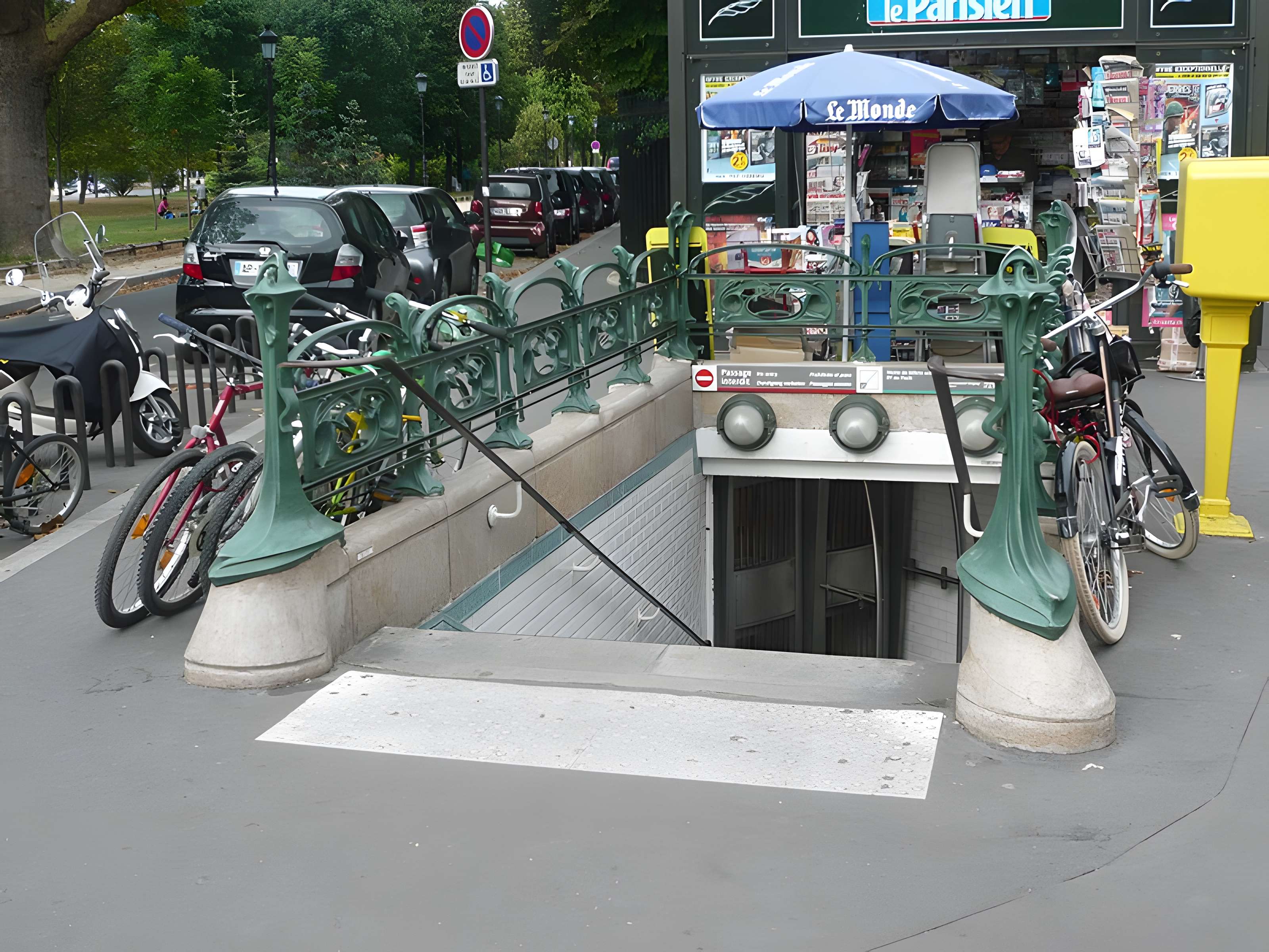 Métropolitain, station Boissière