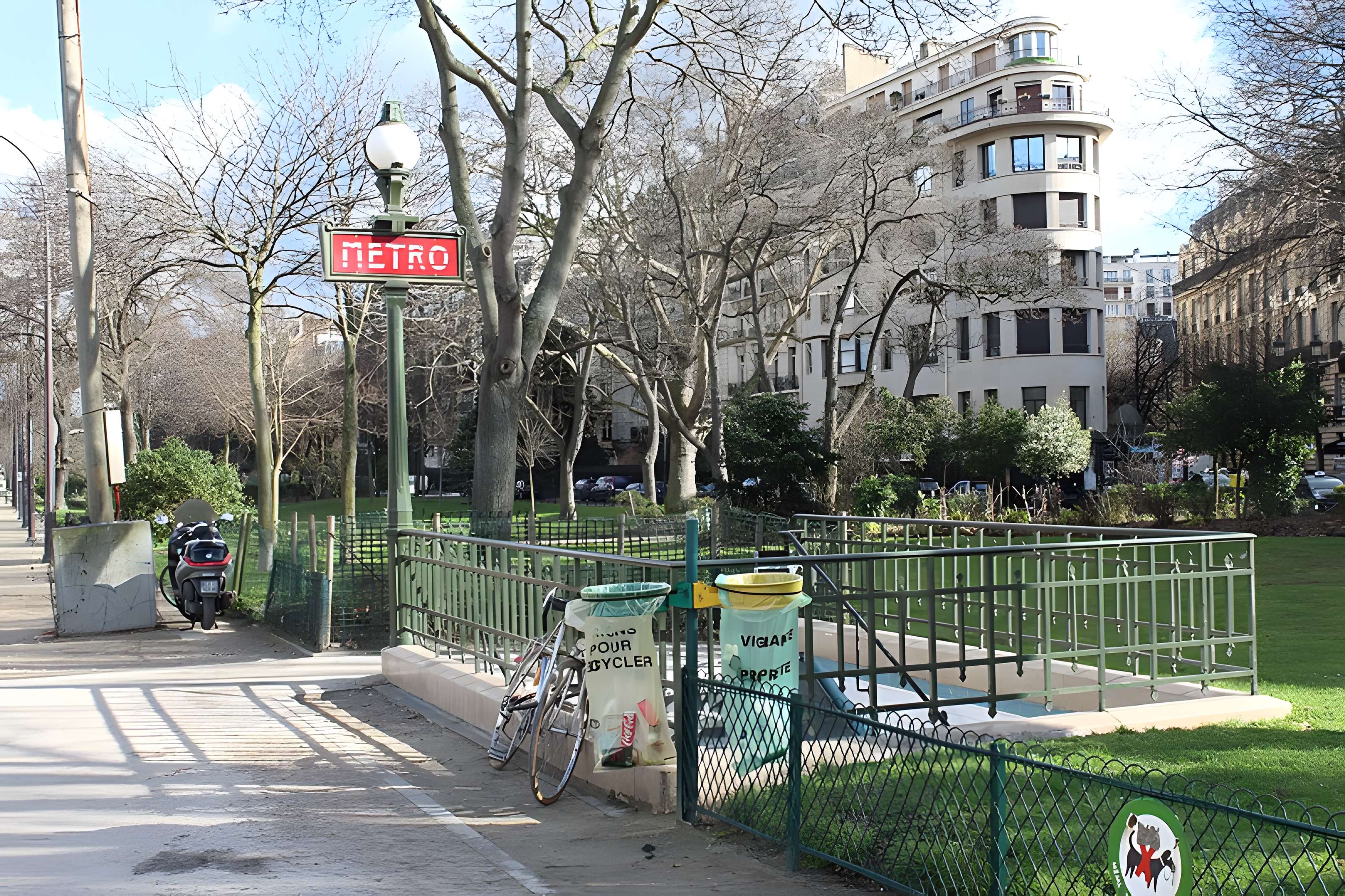 Métropolitain, station Boissière