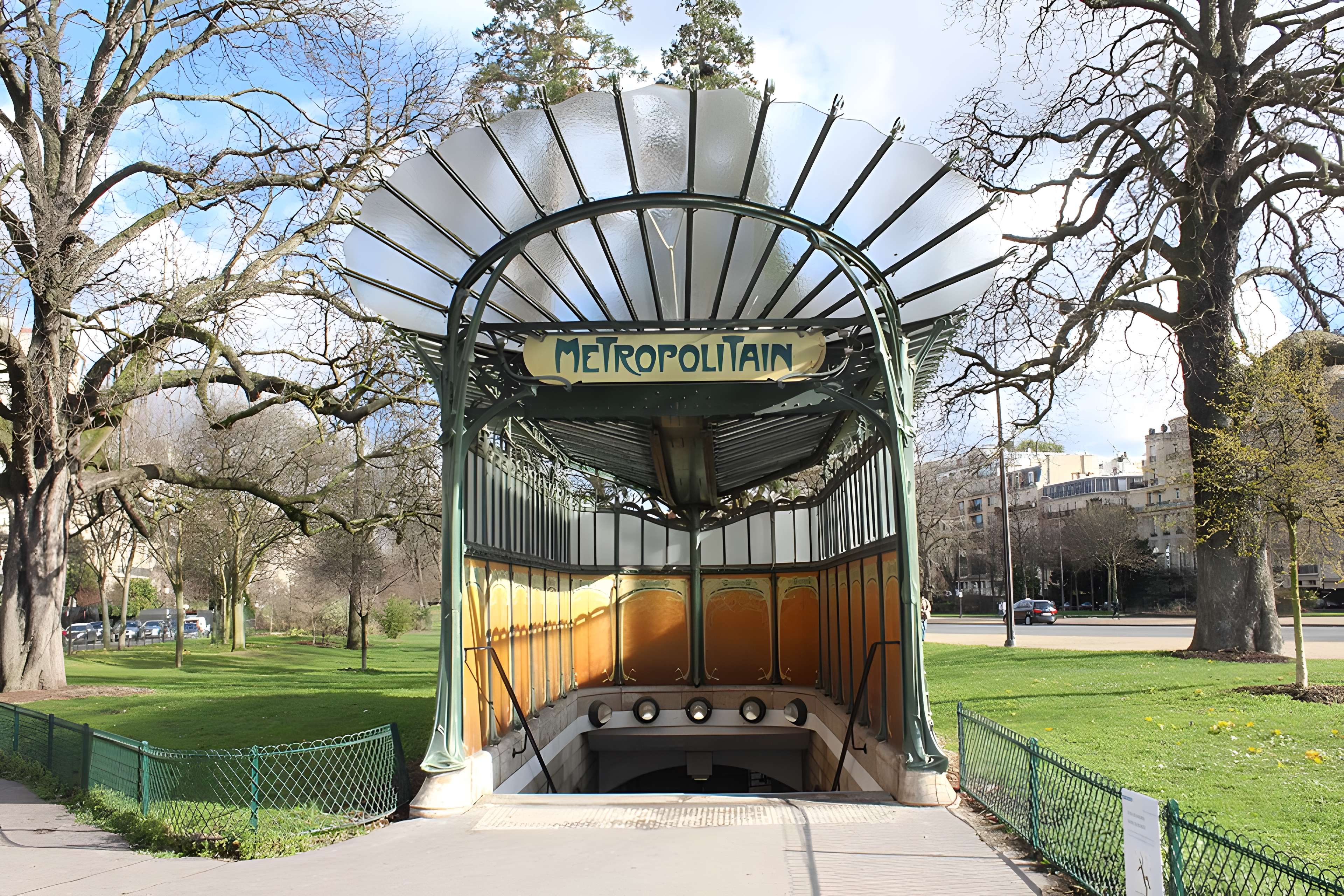 Métropolitain, station Boissière