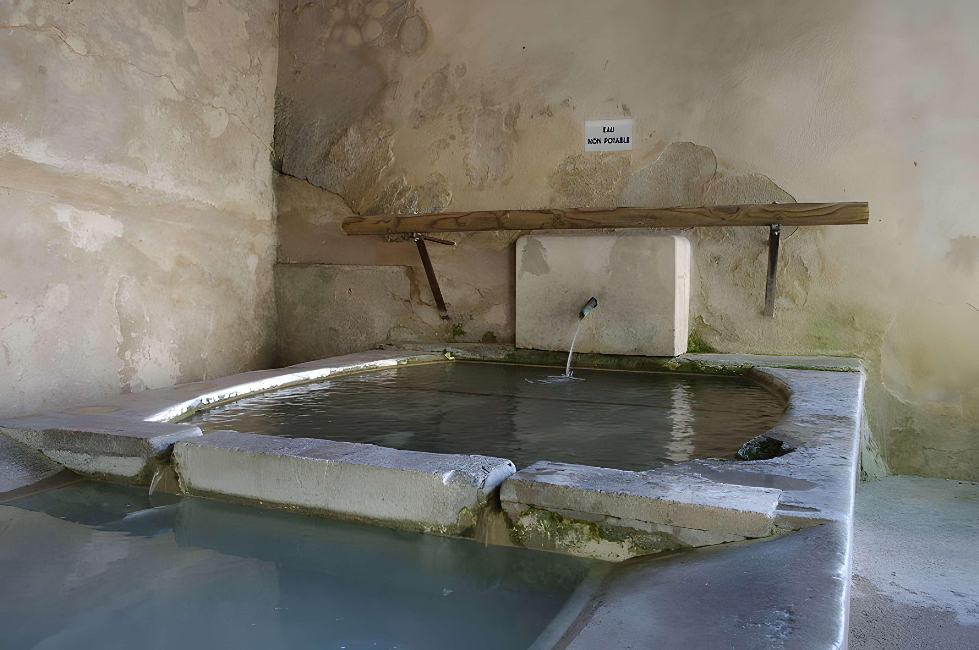 Lavoir public de Lauris