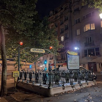 Métropolitain, station Botzaris