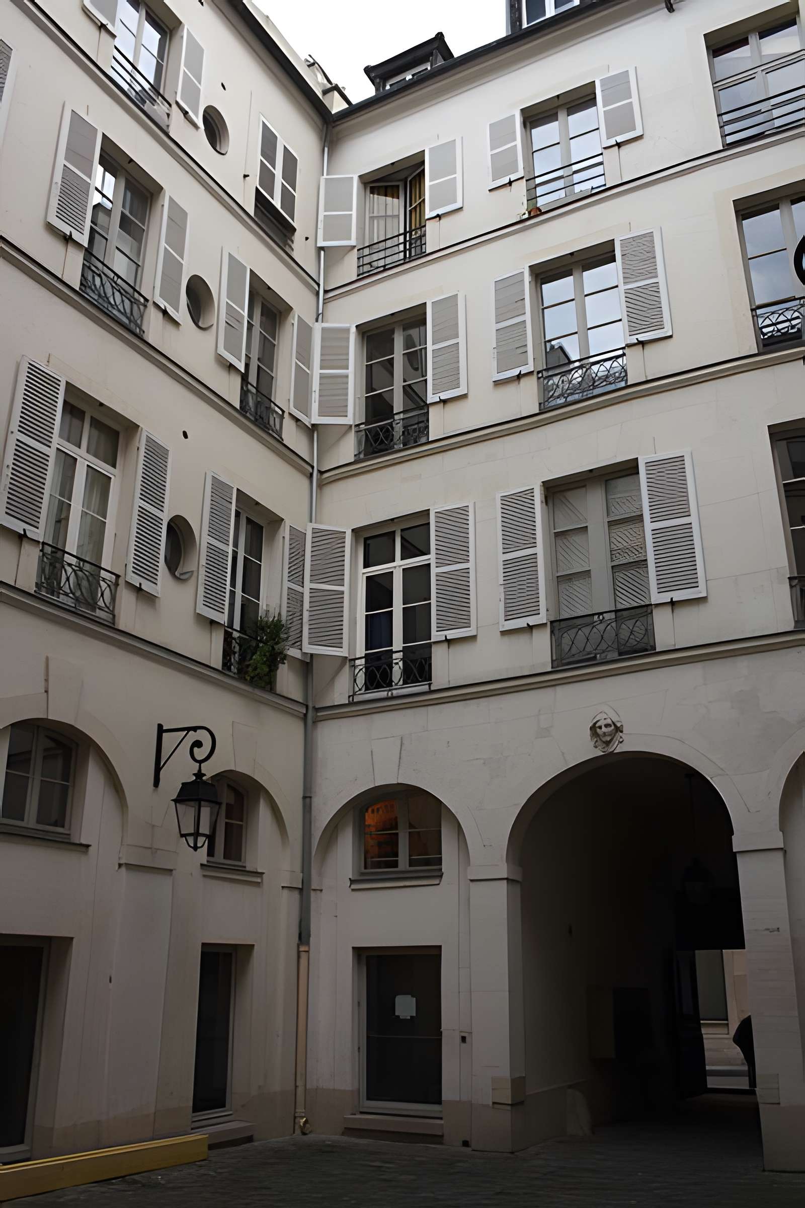 Immeuble abritant le théâtre des Déchargeurs