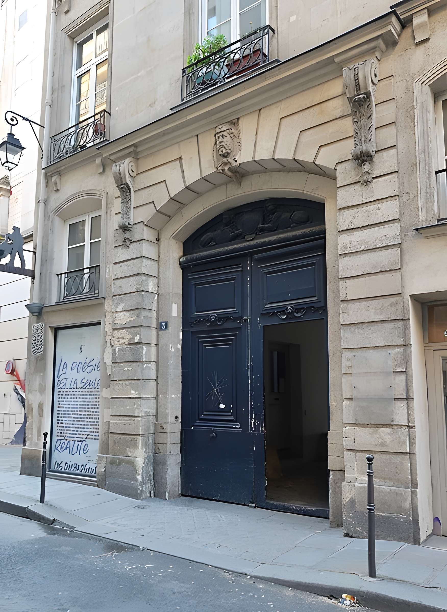 Immeuble abritant le théâtre des Déchargeurs