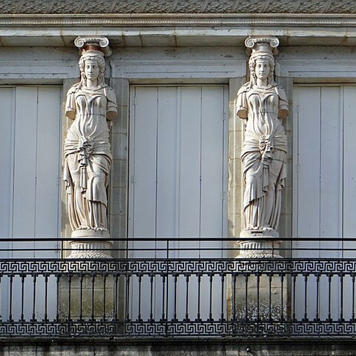 Photo de Maison à cariatides, Rue Eugène-Mazelié à Lauzun
