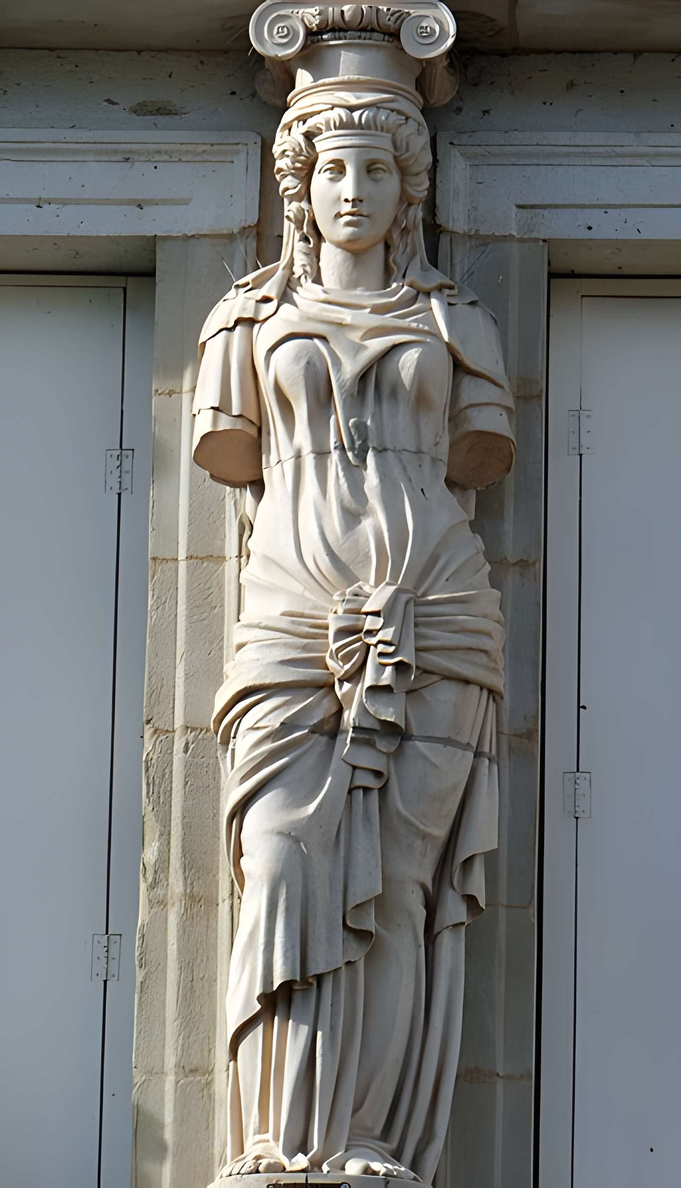 Maison à cariatides, Rue Eugène-Mazelié à Lauzun