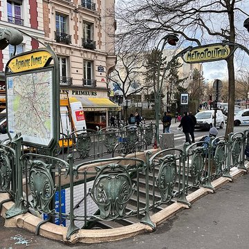 Métropolitain, station Alexandre-Dumas