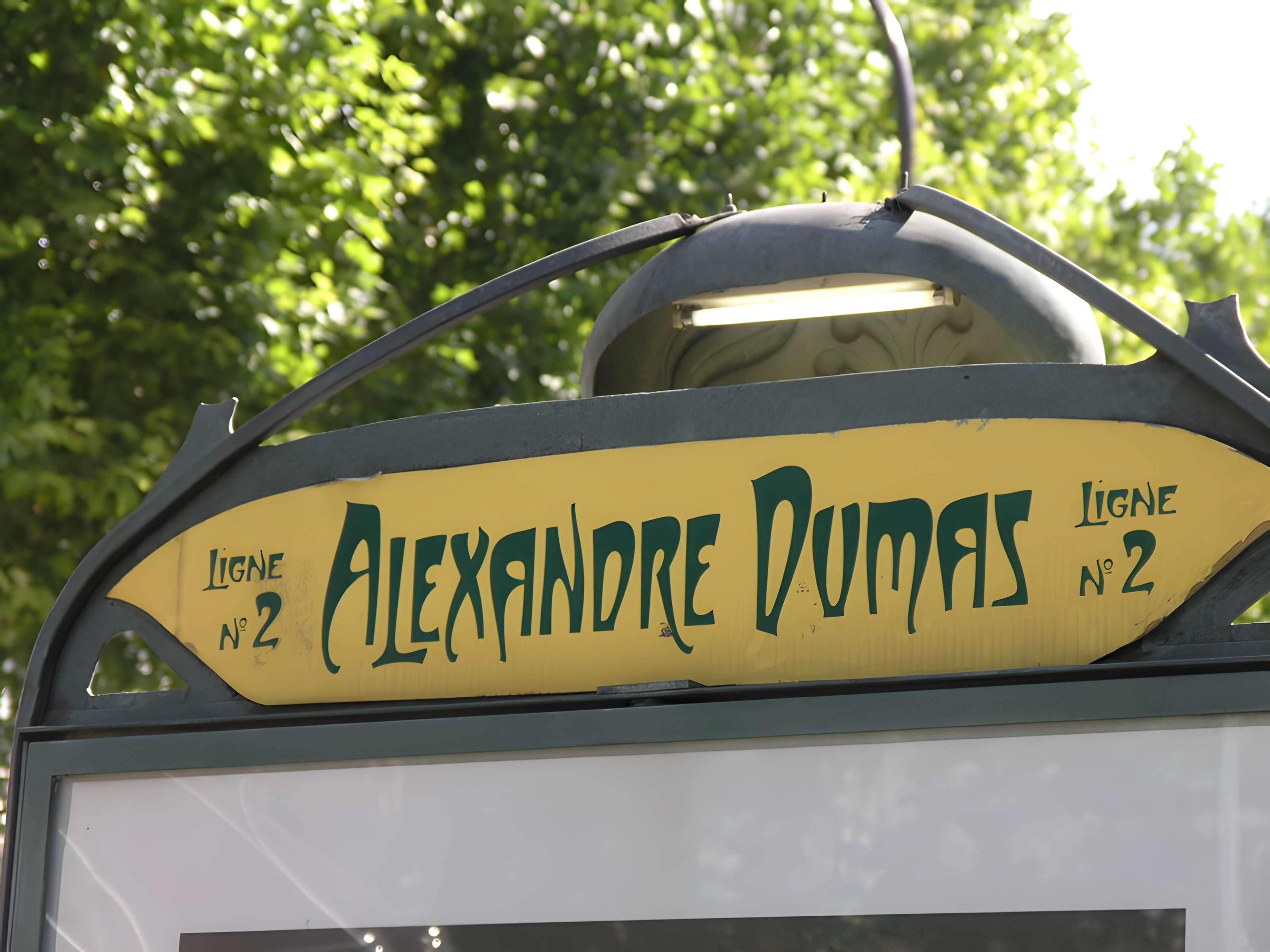 Métropolitain, station Alexandre-Dumas