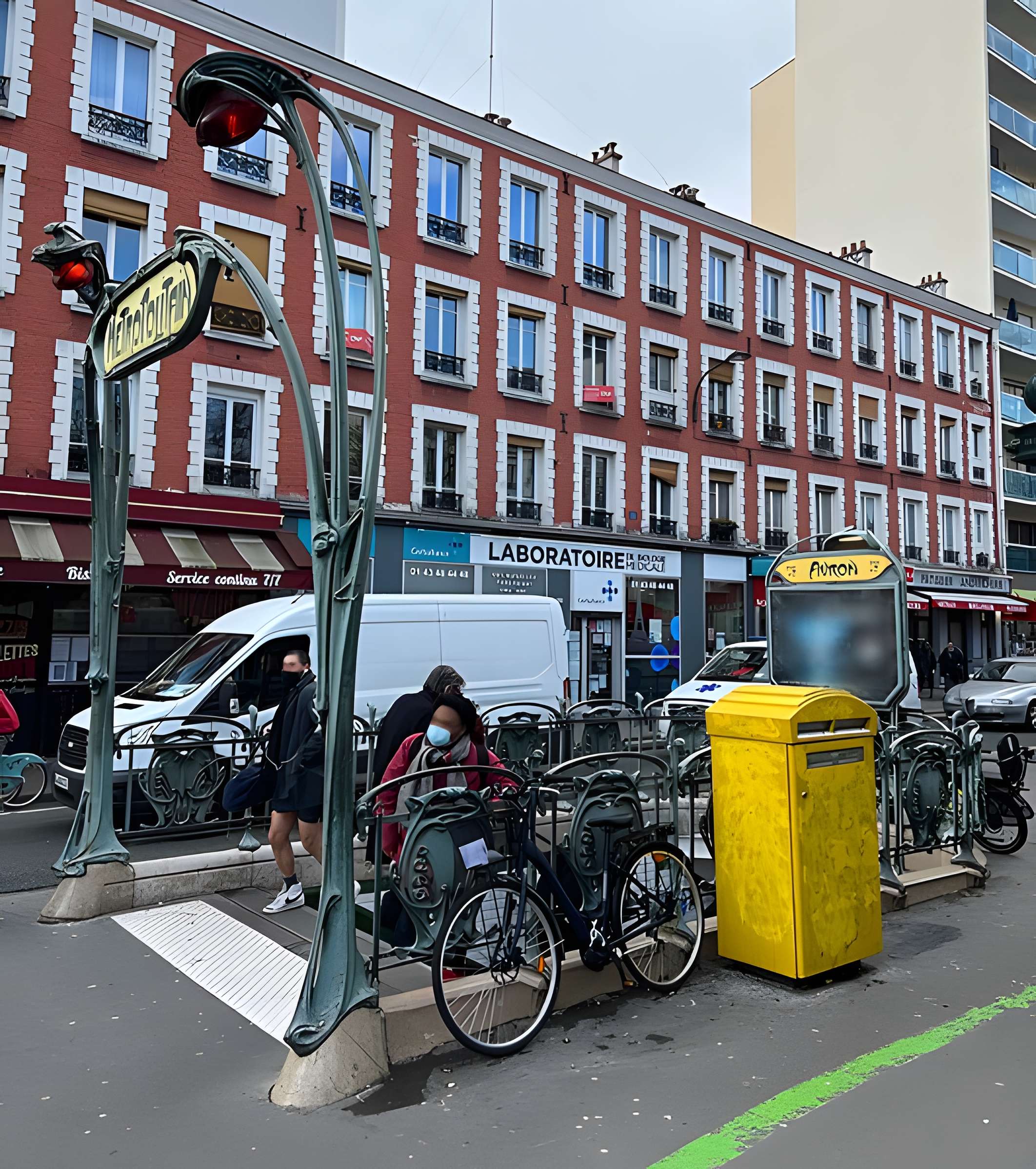 Métropolitain, station Alexandre-Dumas