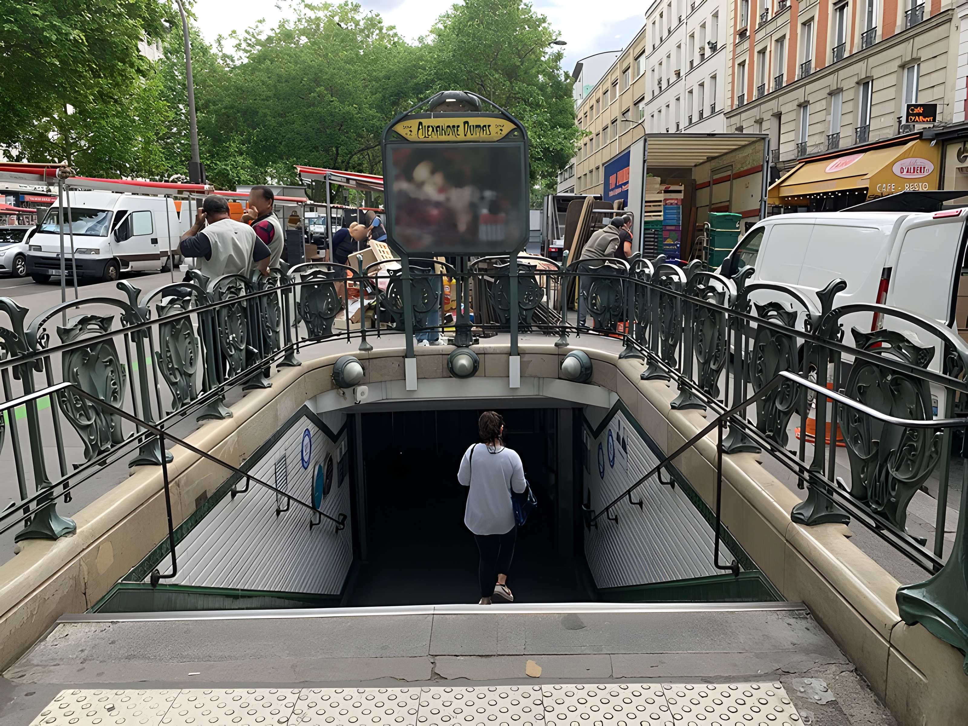 Métropolitain, station Alexandre-Dumas