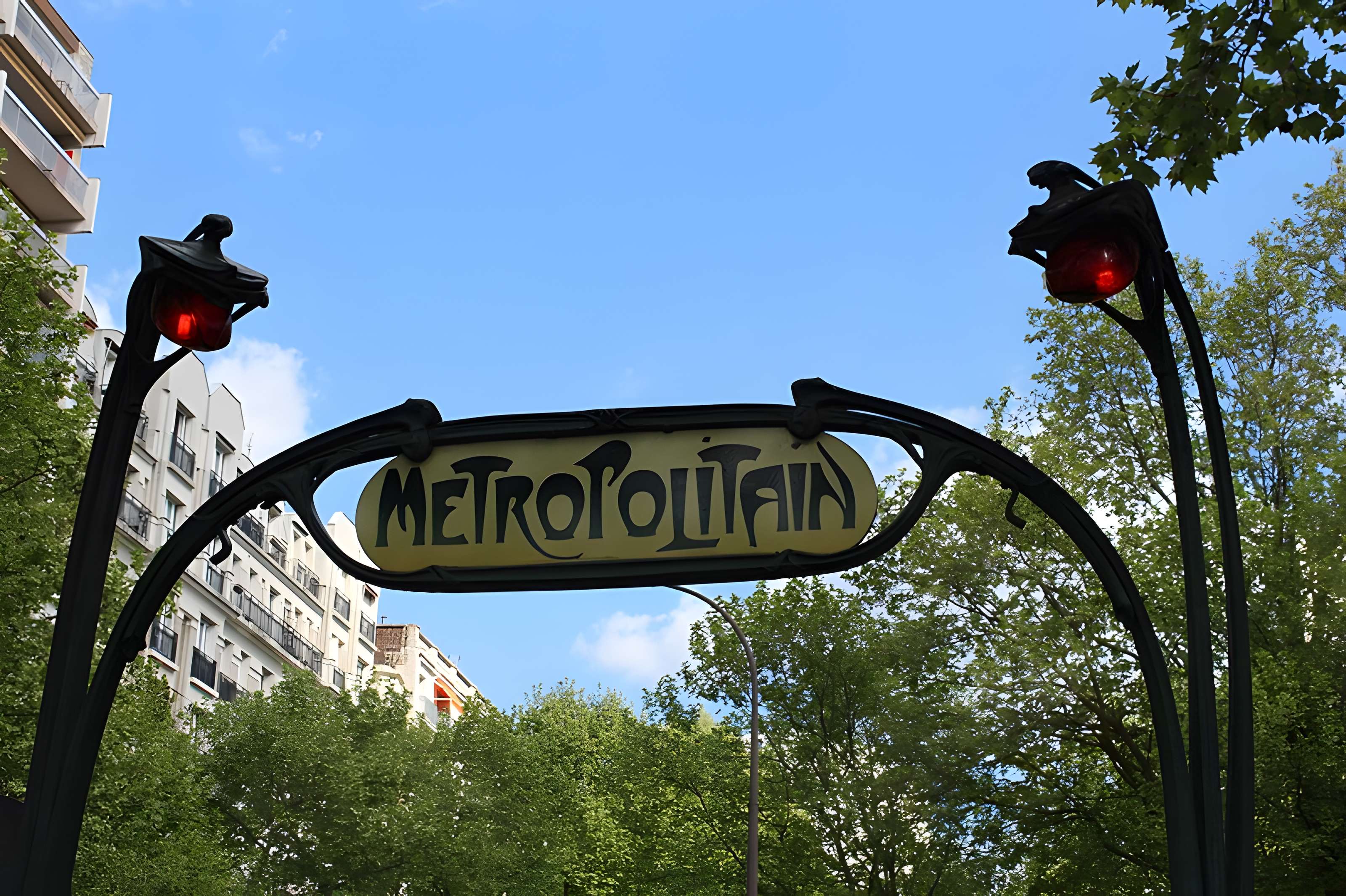 Métropolitain, station Alexandre-Dumas