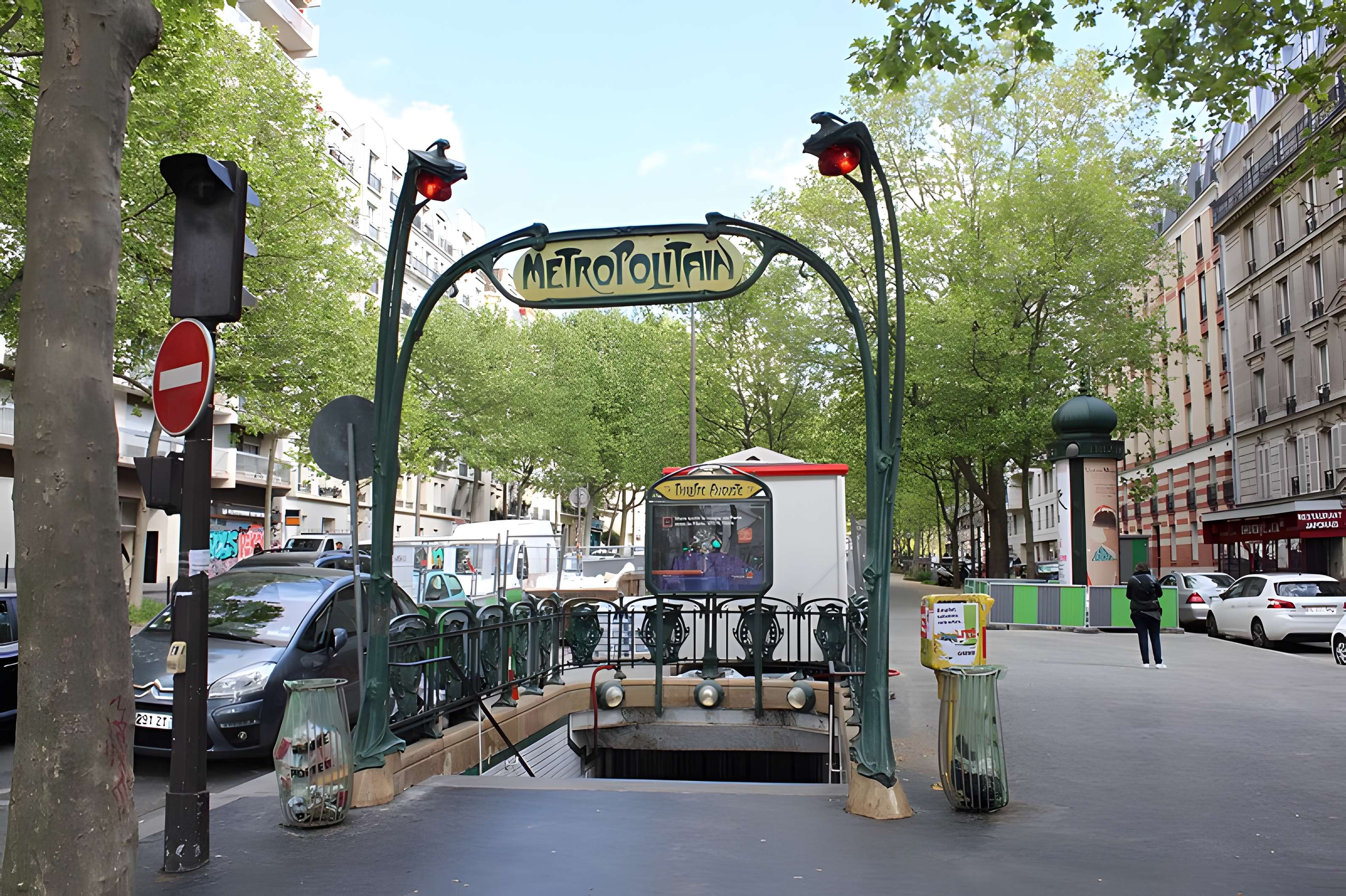 Métropolitain, station Alexandre-Dumas
