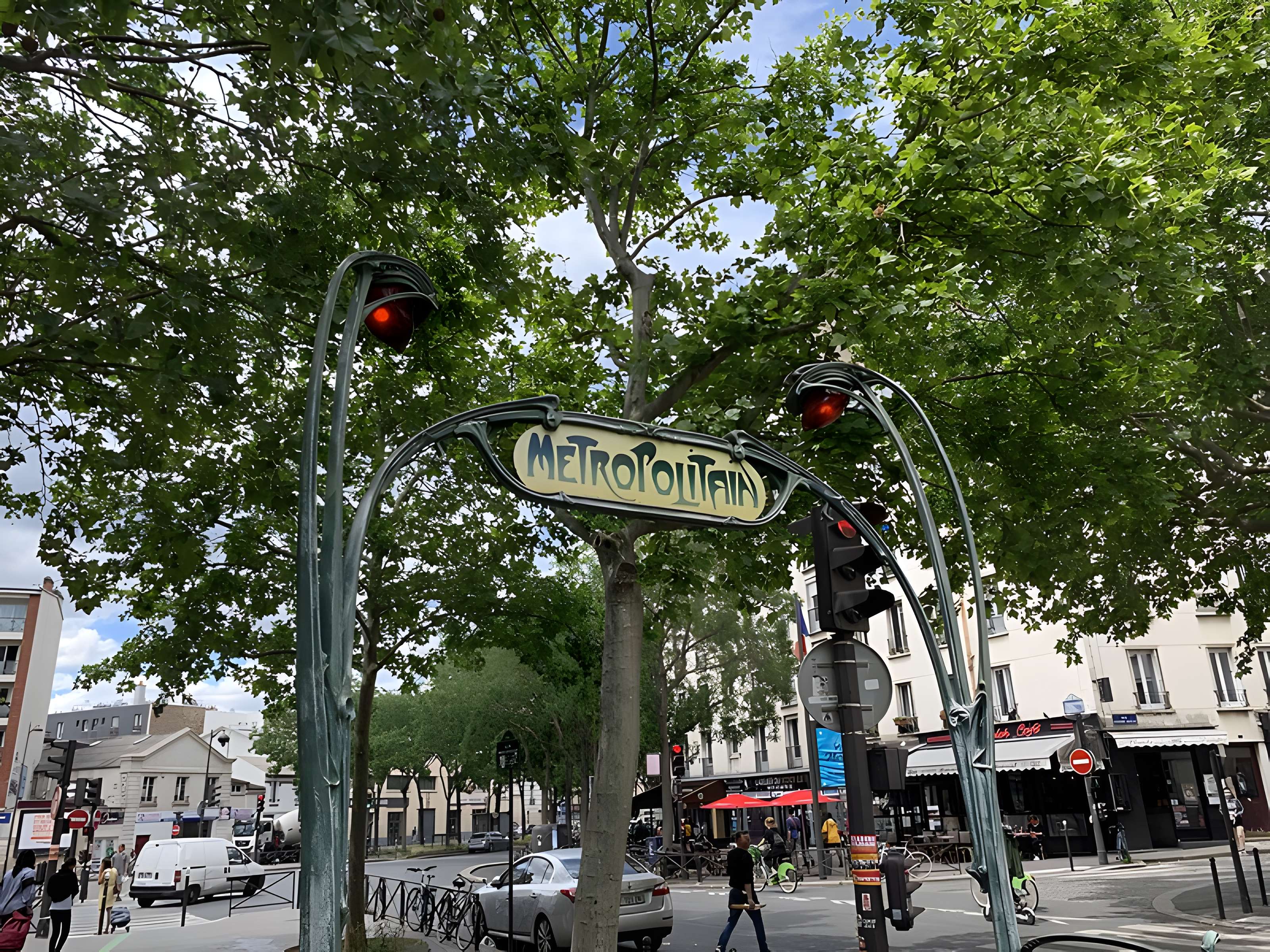 Métropolitain, station Alexandre-Dumas