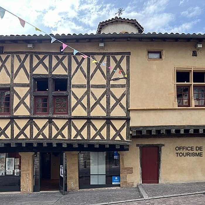 Photo de Maison à pans de bois, 54 Rue de la République à Beaujeu