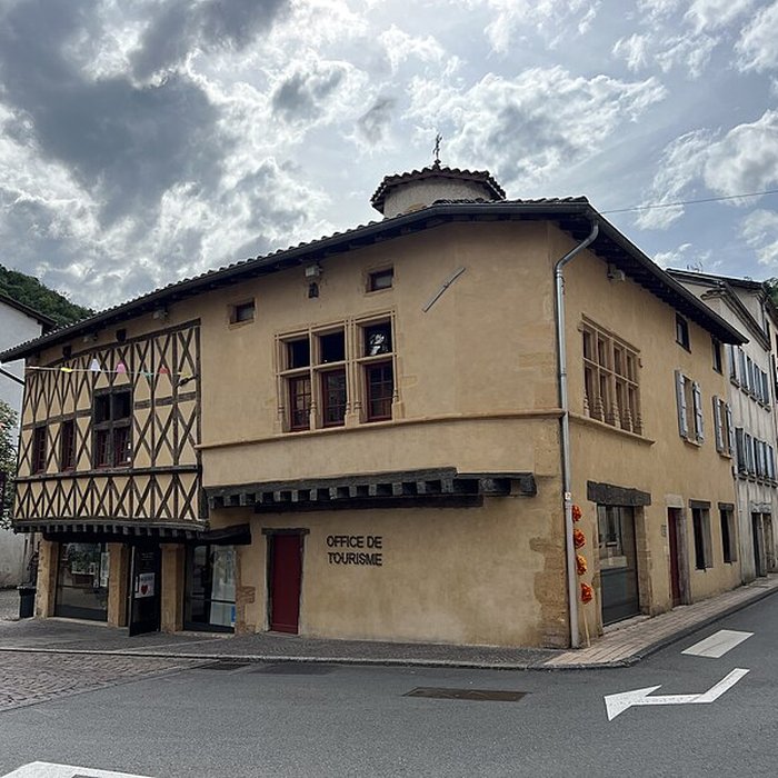 Photo de Maison à pans de bois, 54 Rue de la République à Beaujeu
