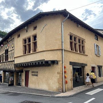 Maison à pans de bois, 54 Rue de la République à Beaujeu