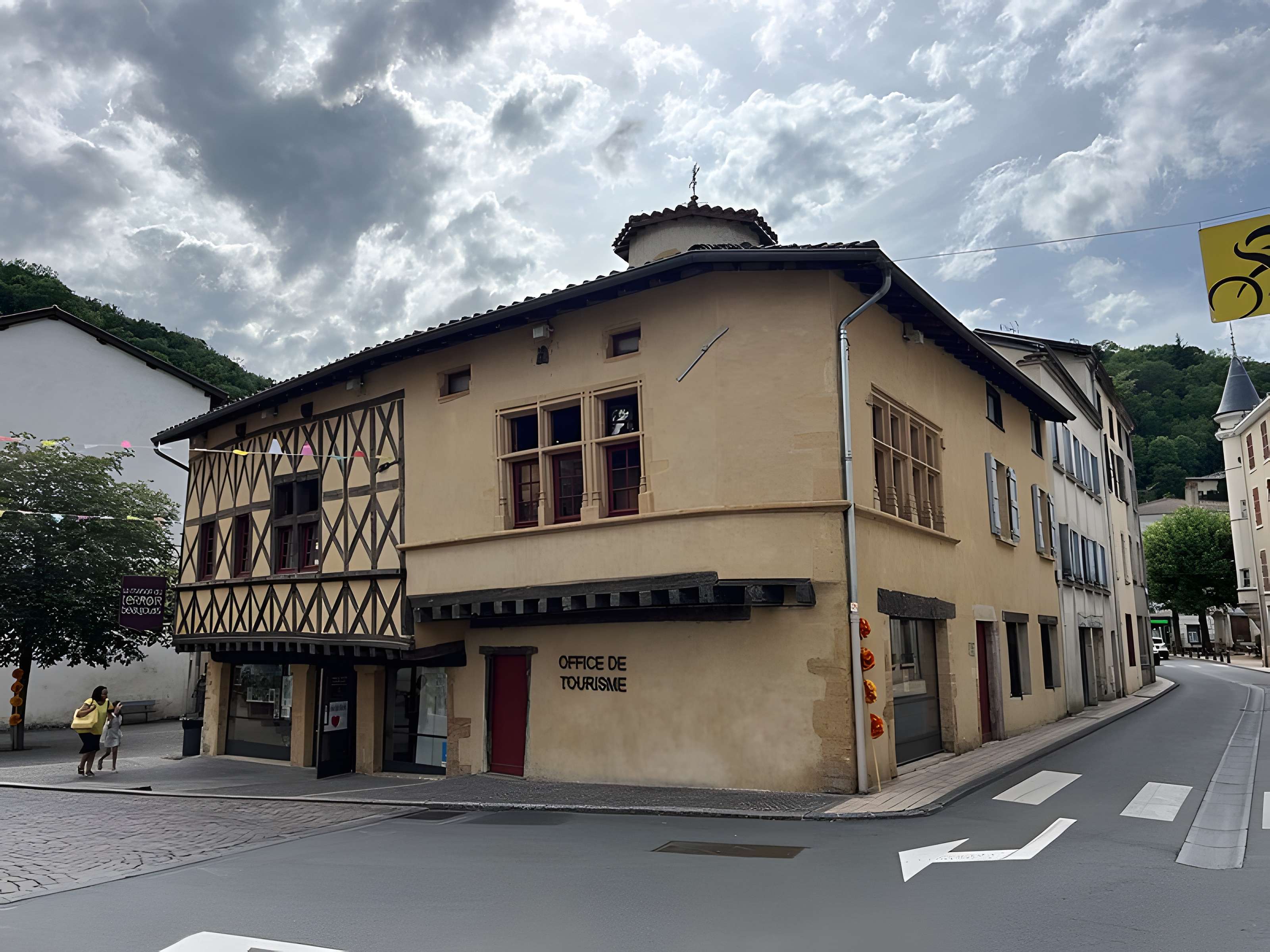 Maison à pans de bois, 54 Rue de la République à Beaujeu